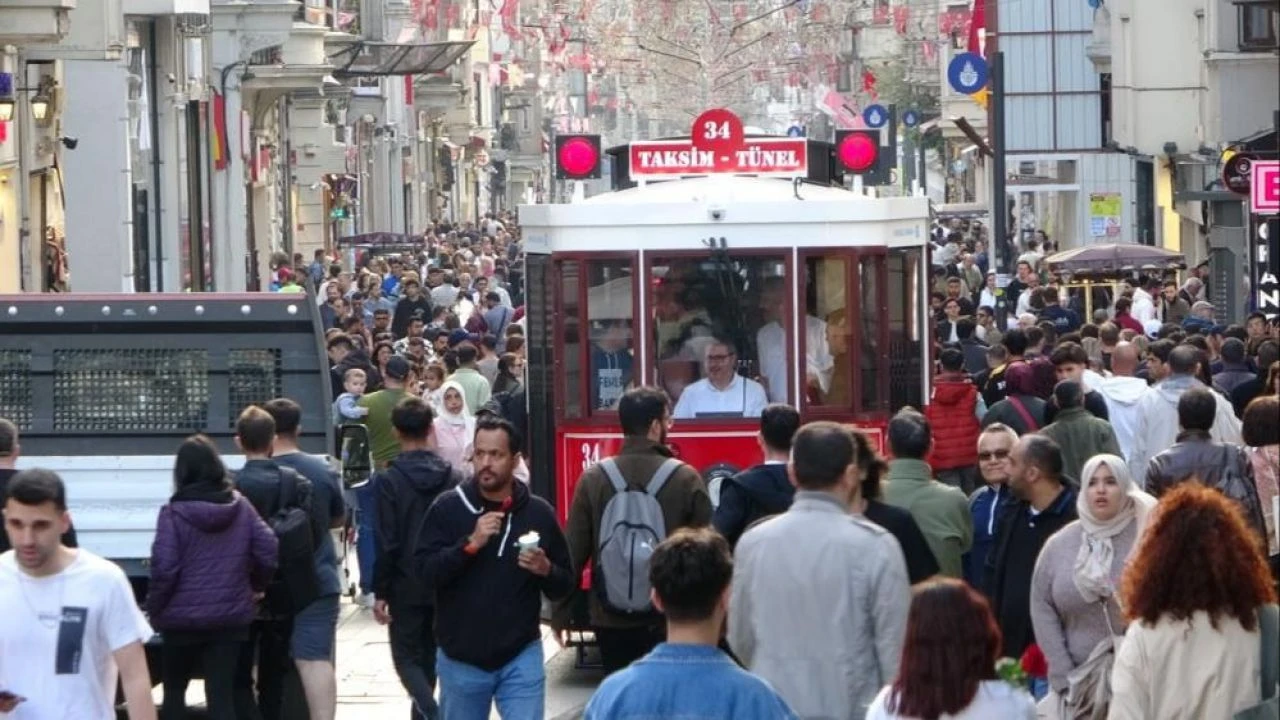 İstiklal Caddesi'nin nostaljik tramvayı değişti