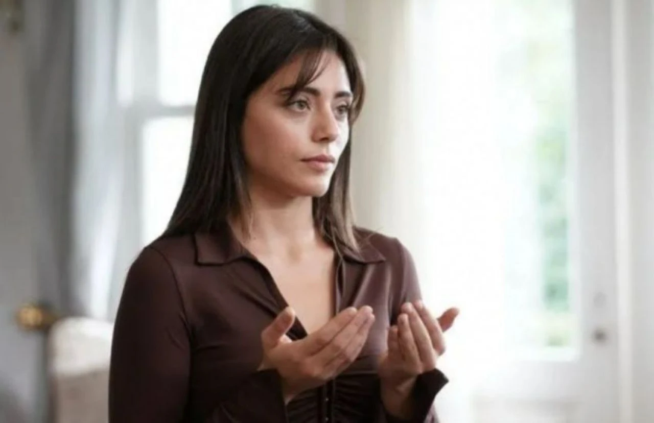 Kızılcık Şerbeti’nin Görkem’i Özge Özacar, Sıla Türkoğlu’nun hayranlarına cevap verdi