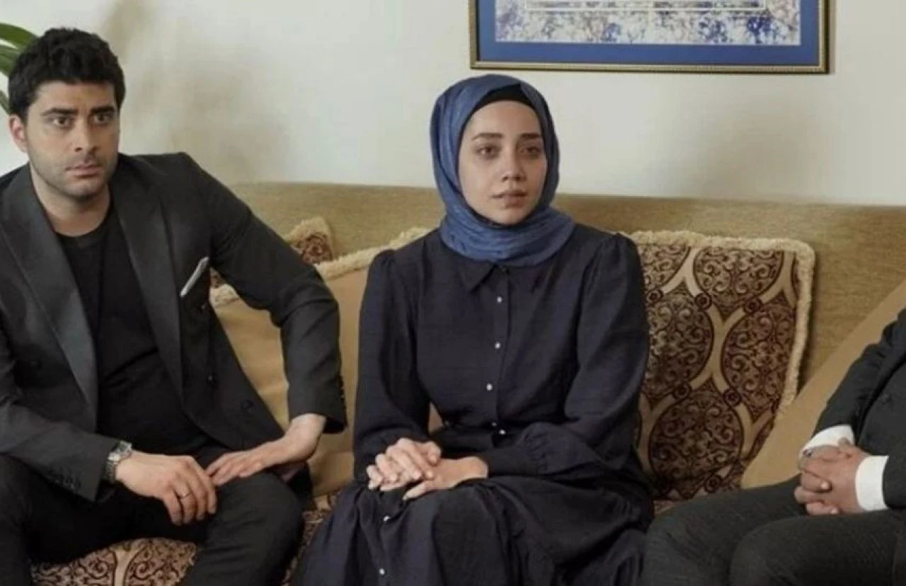 Kızılcık Şerbeti’nin Görkem’i Özge Özacar, Sıla Türkoğlu’nun hayranlarına cevap verdi