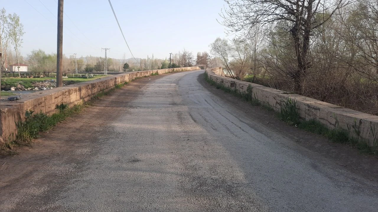 Tokat'taki 5,6'lık depremde 191 konut hasar gördü, 2 bin yıllık yapı hala sağlam