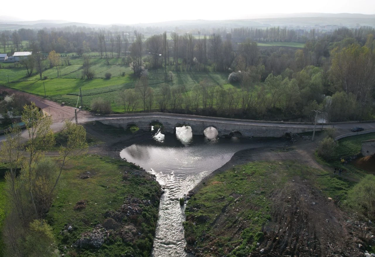 Tokat'taki 5,6'lık depremde 191 konut hasar gördü, 2 bin yıllık yapı hala sağlam