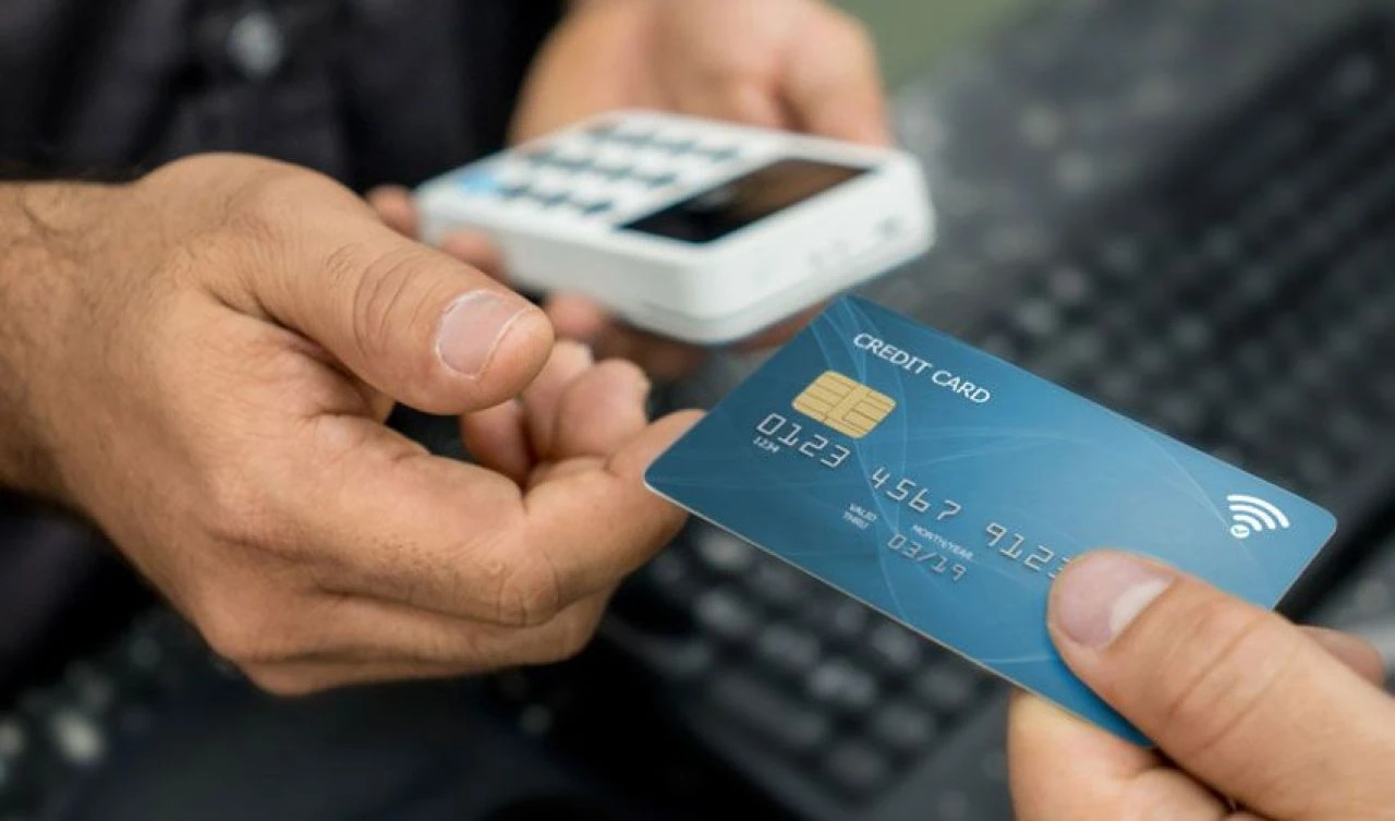 Tüketici nakitten vazgeçti, karta sarıldı! Kredi kartları yine zirvede - 1. Resim