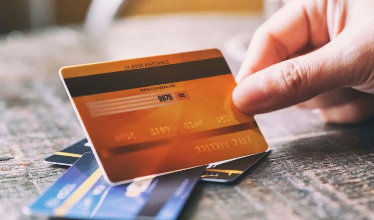 Tüketici nakitten vazgeçti, karta sarıldı! Kredi kartları yine zirvede - 2. Resim