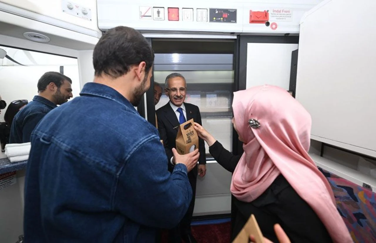 Turistik Diyarbakır Ekspresi’nde ilk sefer heyecanı: Ekonomik, konforlu ve rahat ulaşım!