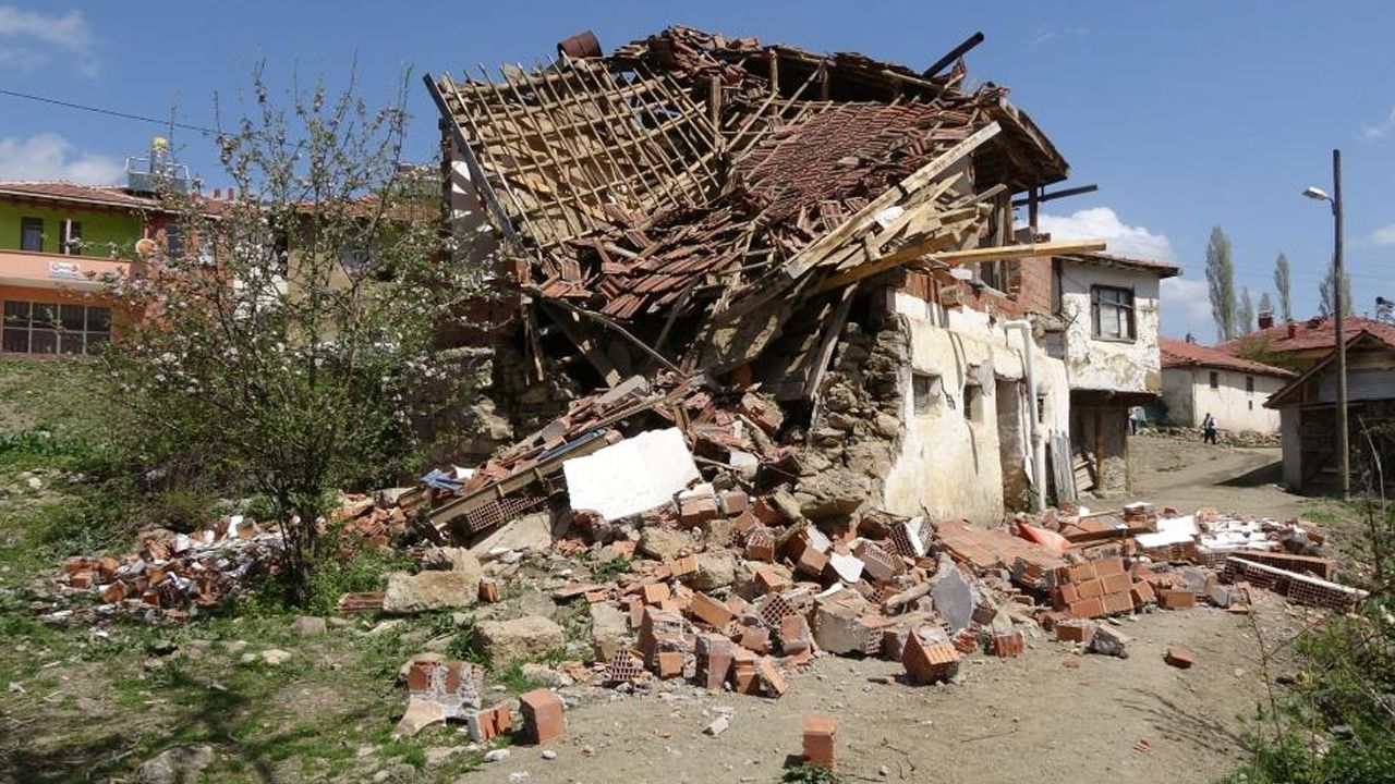 Yozgat’ta depremin korkunç izleri!