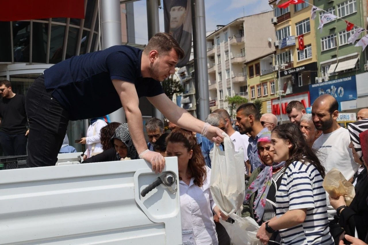 Belediye ürettiği istiridye mantarlarını ücretsiz dağıtıyor! Vatandaşlar birbiriyle yarışıyor