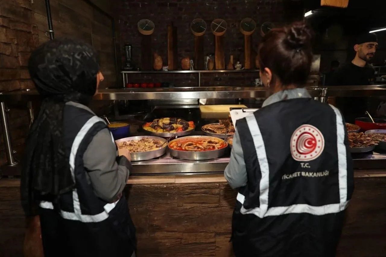 Fahiş yemeğe boykot çığ gibi büyüyor, restoran ve kafeler hedefte! Ünlü isimlerden de destek geldi - 4. Resim