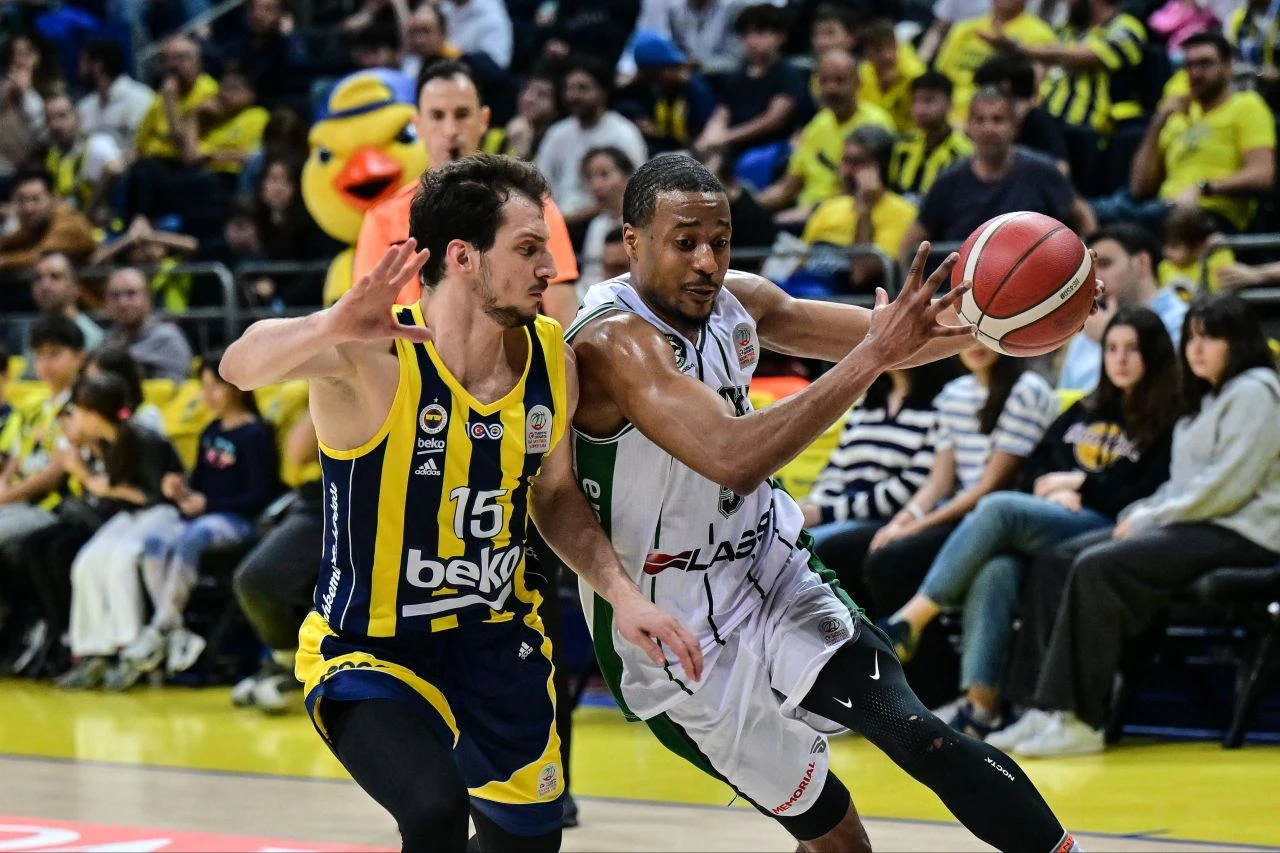 Fenerbahçe Beko Darüşşafaka'a karşısında farka gitti