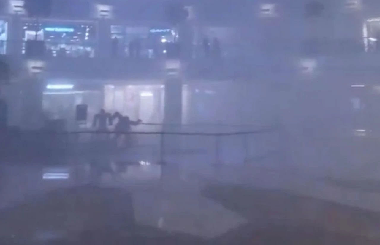 İstinyePark'ta korkutan yangın: Vatandaşlar tahliye edildi! - 1. Resim