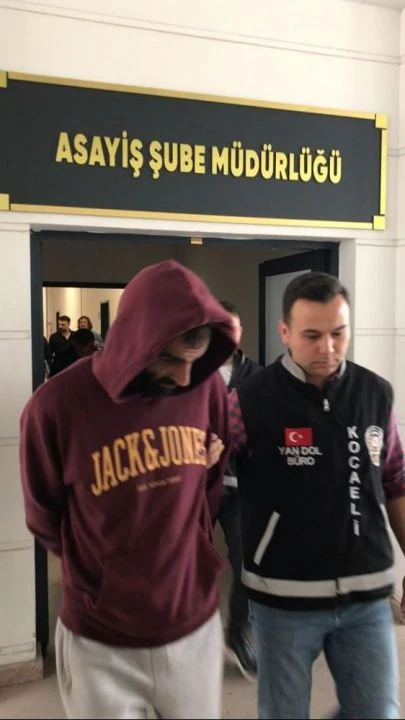 Kendilerini polis ve savcı olarak tanıtıp 1 milyon 260 bin TL dolandırdılar