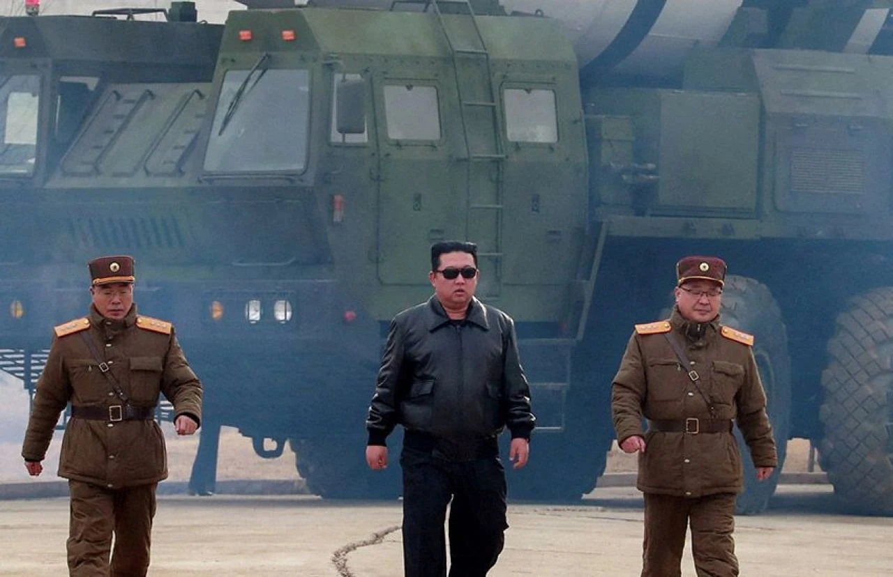 Kuzey Kore yeni silahını fırlattı! Süper büyük başlık ile geliyor