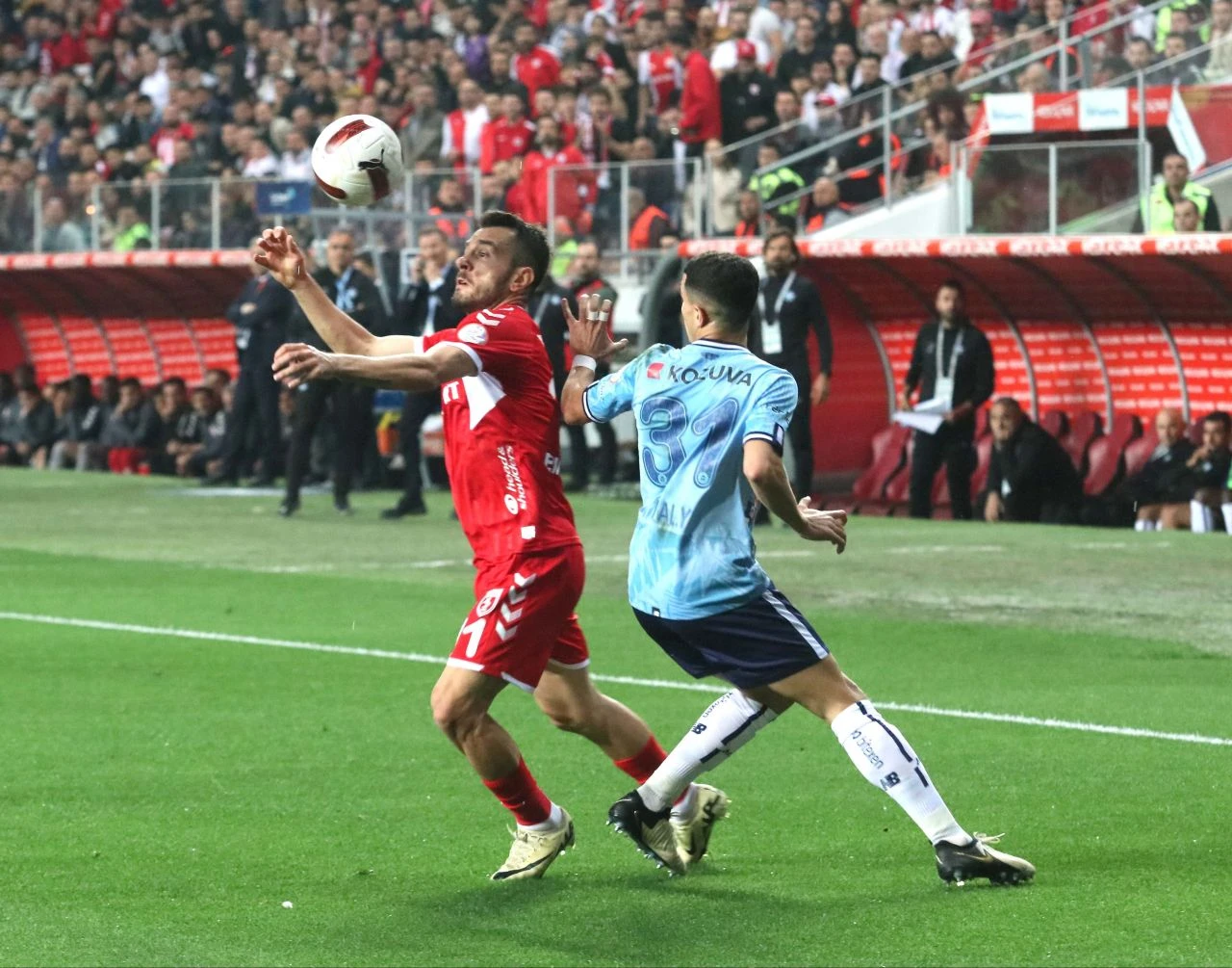 Samsunspor 1 puanı son dakikada kurtardı