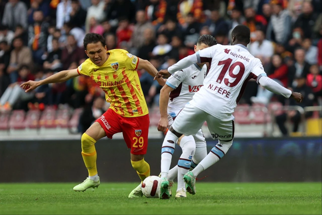 Trabzonspor Kayseri'de iki golle kazandı