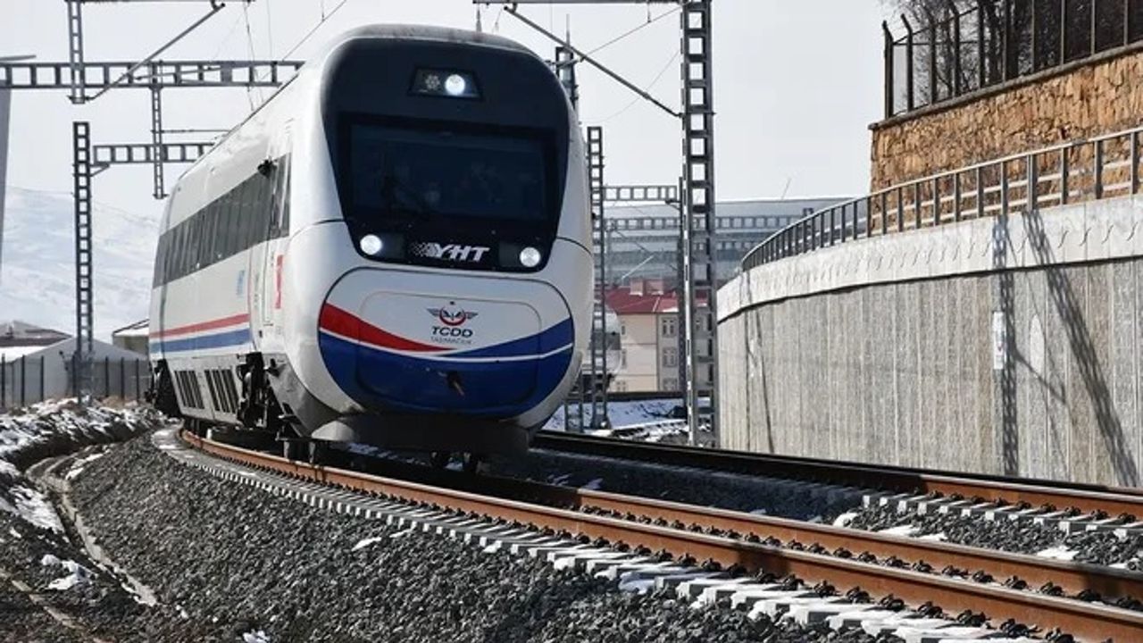 Ulaştırma Bakanı Uraloğlu hızlı tren için tarih verdi! Ankara-İzmir arası 3,5 saate düşecek