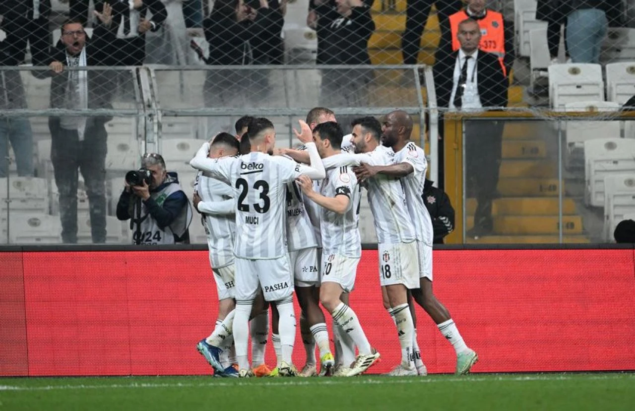 Beşiktaş Başkanı Hasan Arat'tan Aboubakar'a mesaj: Zamanında uyardık! - 2. Resim