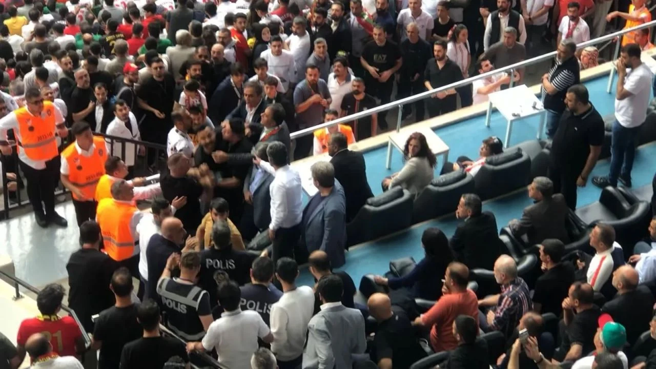 Diyarbakır'da olaylı maç! 14 şüpheli gözaltına alındı