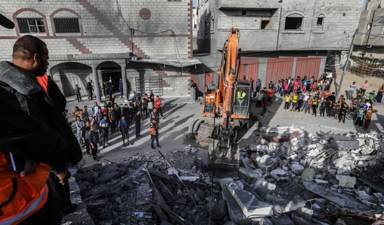 Havadan, karadan, denizden bomba yağmuru! Kanada'nın gönderdiği su tankını bile vurdular