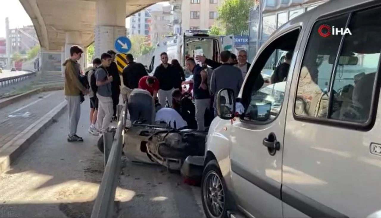 Kocaeli'nde feci kaza! Hafif ticari araç motosiklete çarptı: 1 yaralı - 1. Resim