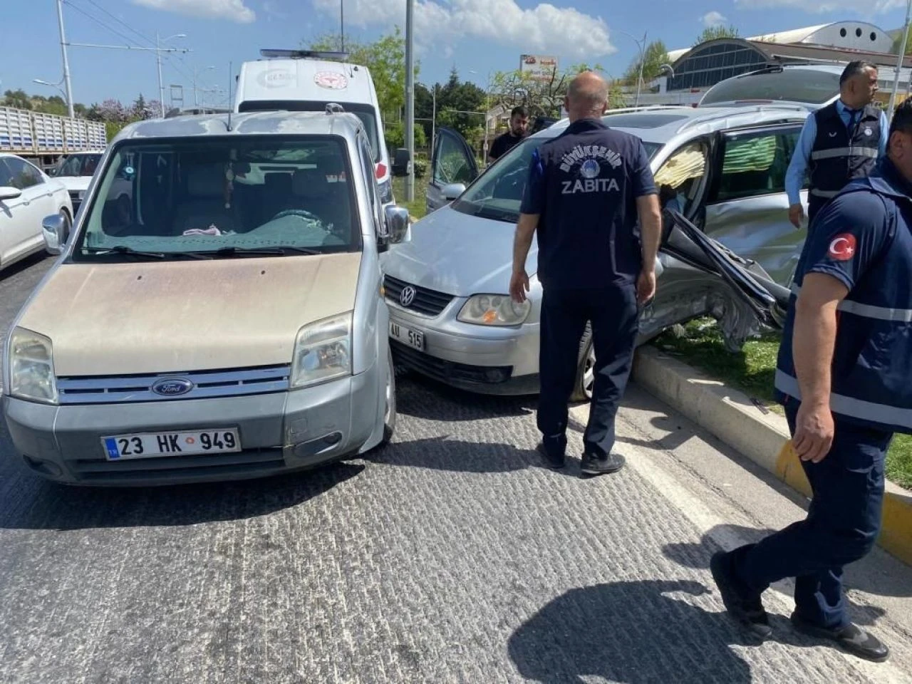 Malatya’da kavşakta üç araç çarpıştı: 4 yaralı - 1. Resim