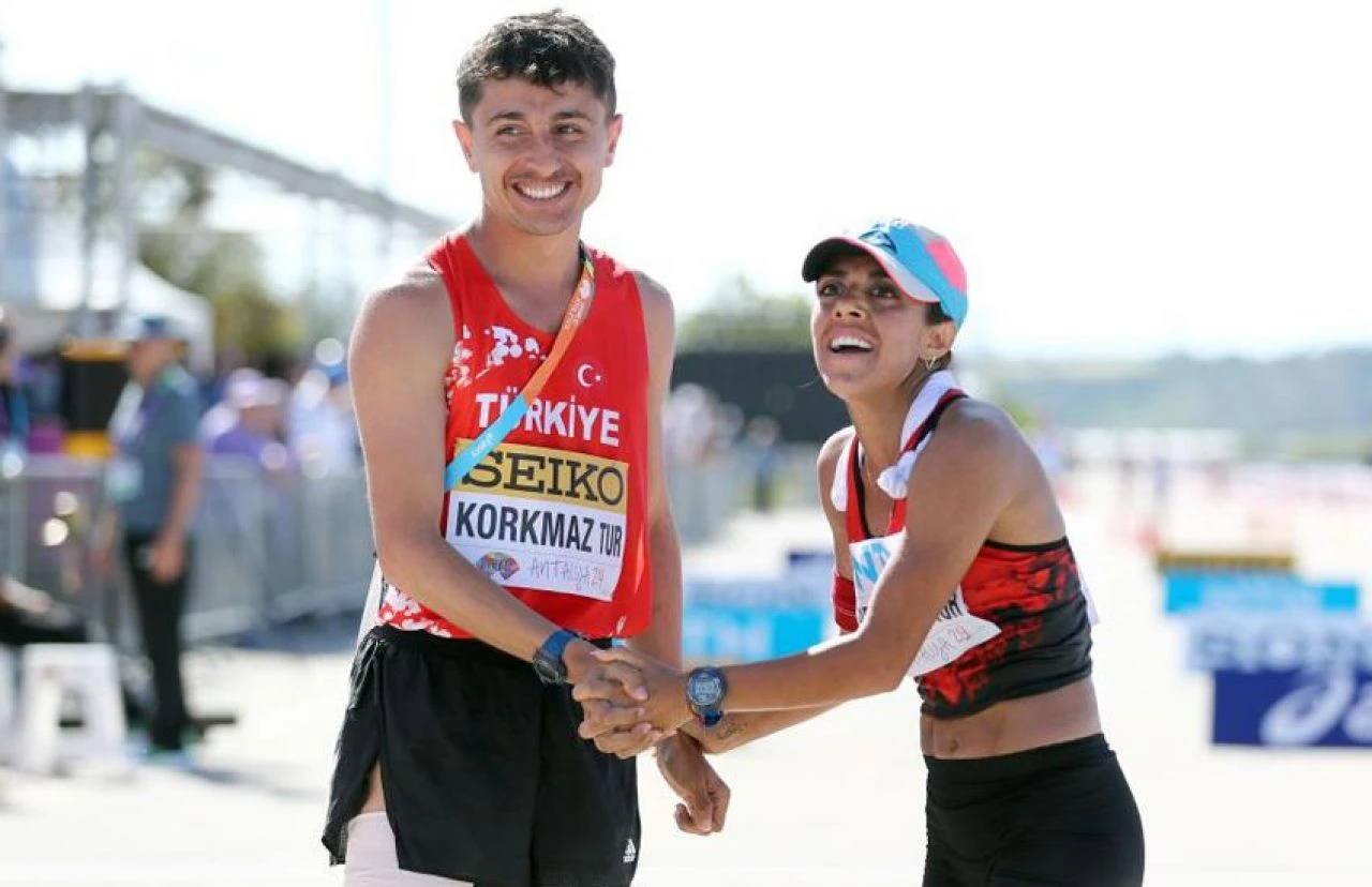 Milli atletler, karışık bayrak maraton yarışında Paris 2024 kotası aldı - 1. Resim