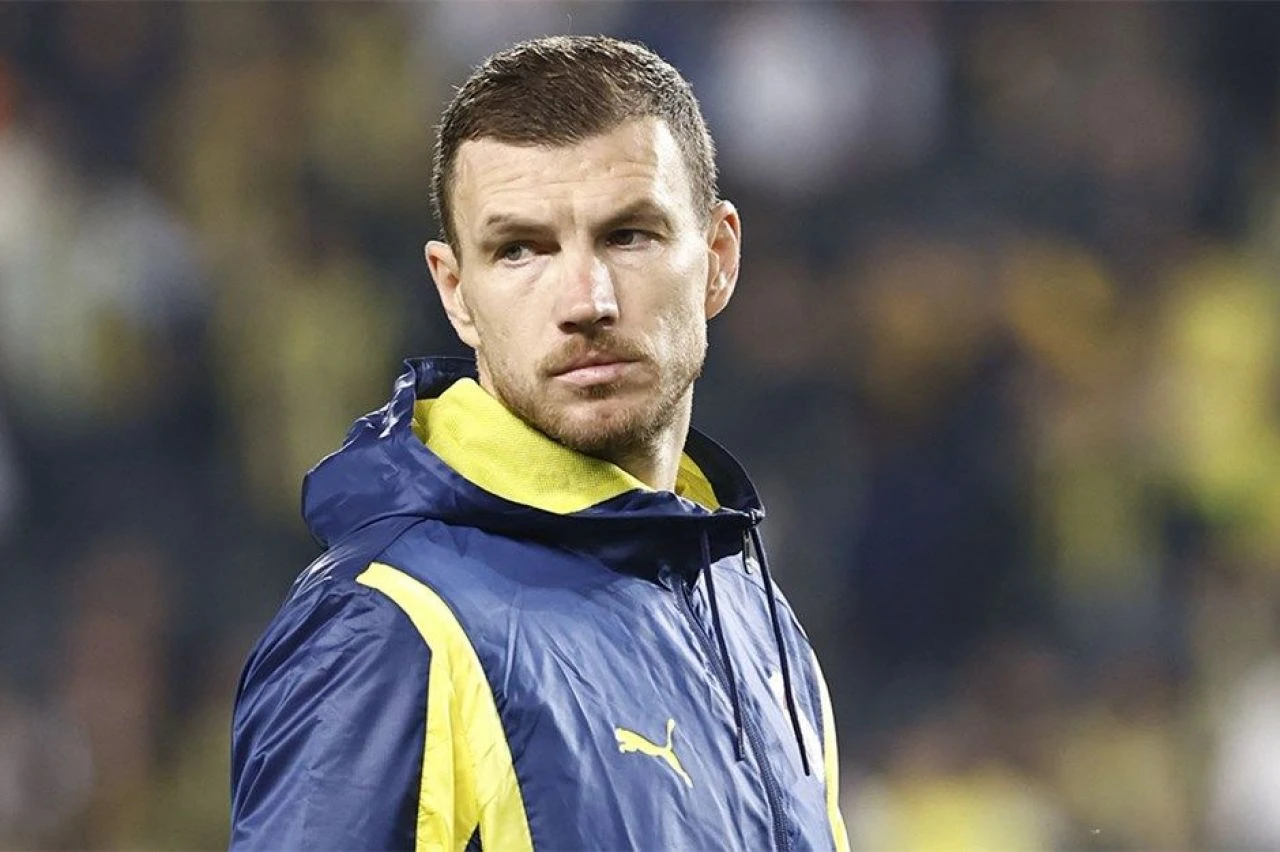 Resmen açıkladılar! Edin Dzeko Fenerbahçe'ye veda ediyor - 1. Resim
