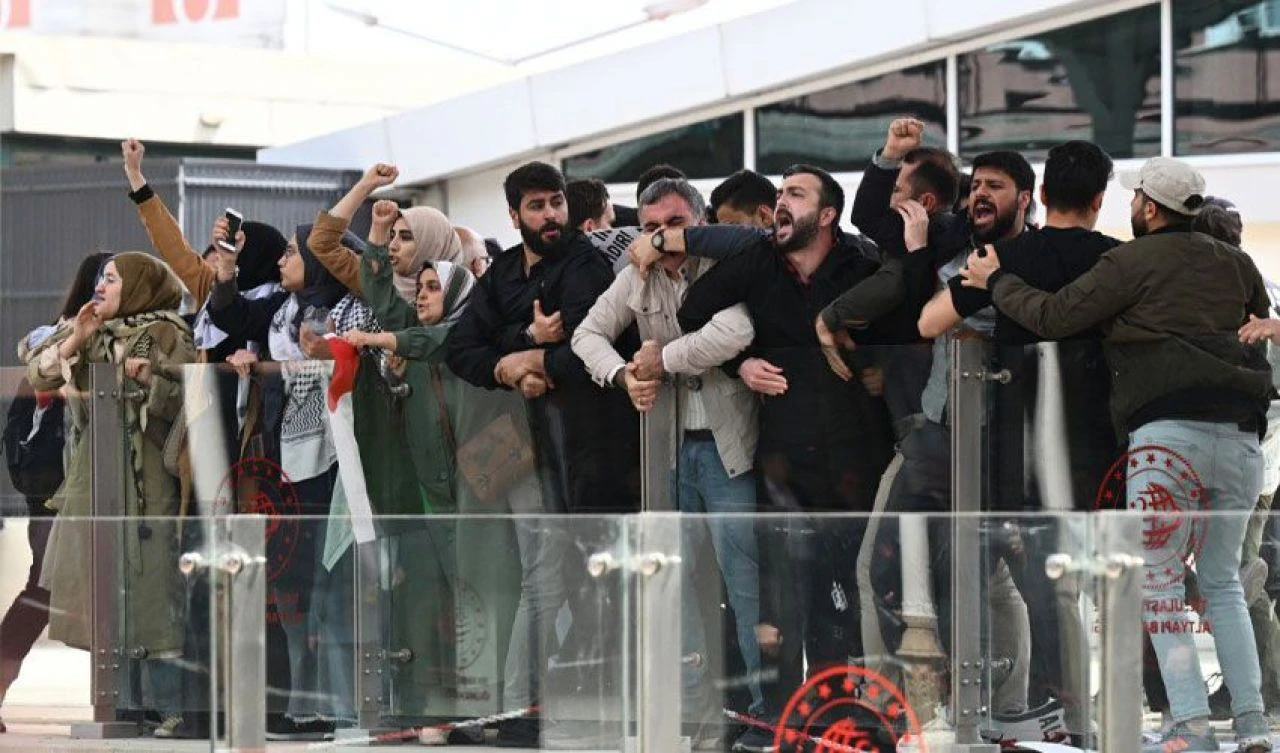 Almanya Cumhurbaşkanı ülkesinin İsrail'e desteği nedeniyle İstanbul'da protesto edildi