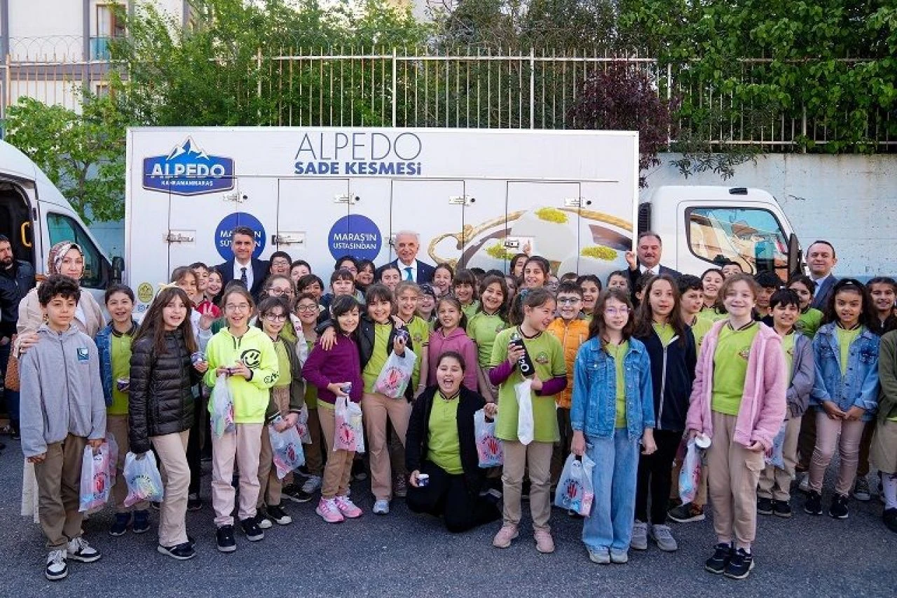 Başkan Yıldırım'dan İsrail'i protesto eden öğrencilere yerli dondurma sürprizi!