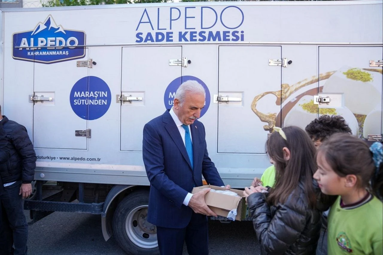 Başkan Yıldırım'dan İsrail'i protesto eden öğrencilere yerli dondurma sürprizi!