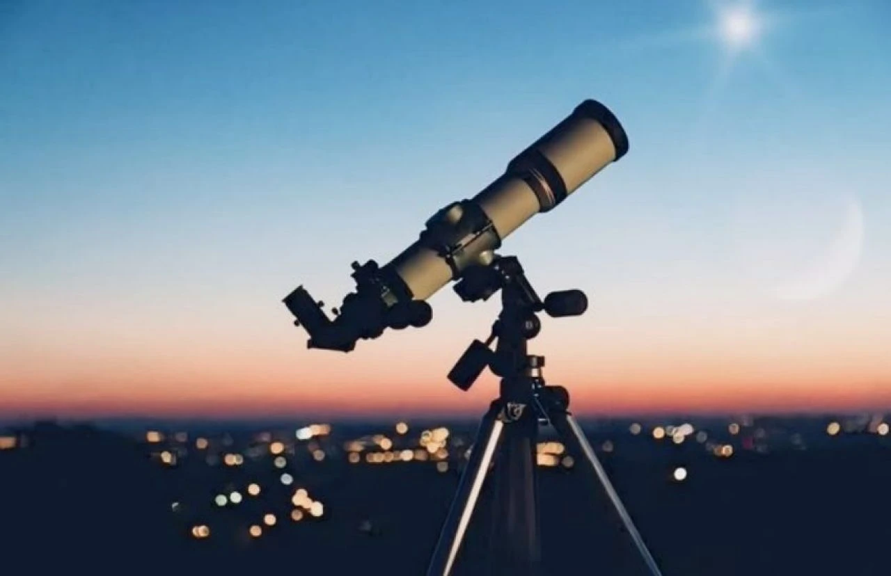 Cem Yılmaz'dan her paylaşımı Serenay Sarıkaya'ya gönderme iddialarına teleskoplu çıkış - 1. Resim