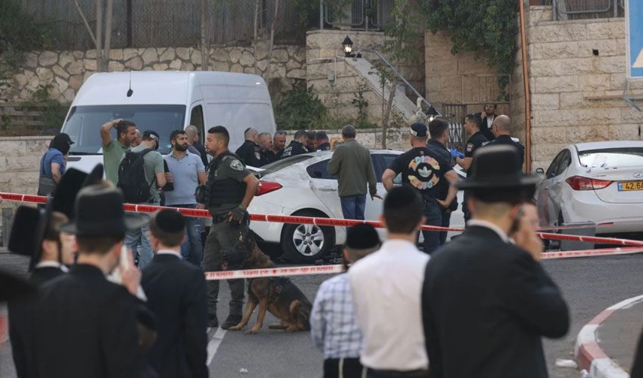 Kudüs'te araç kalabalığın arasına daldı yayaları ezdi!