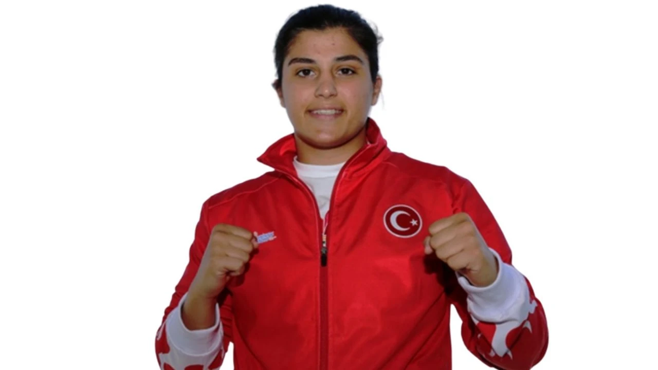 Paris 2024 Olimpiyat Oyunları boks dalından 23 yaşındaki Busenaz Sürmeneli’nin hayatı ve biyografisi