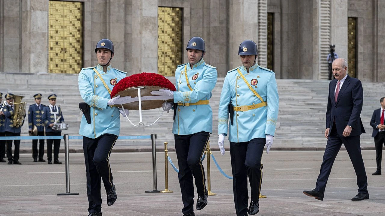 Anıtkabir'de 23 Nisan töreni... TBMM Başkanı Kurtulmuş: Milli egemenlik ve tam bağımsızlıktan asla vazgeçmeyiz