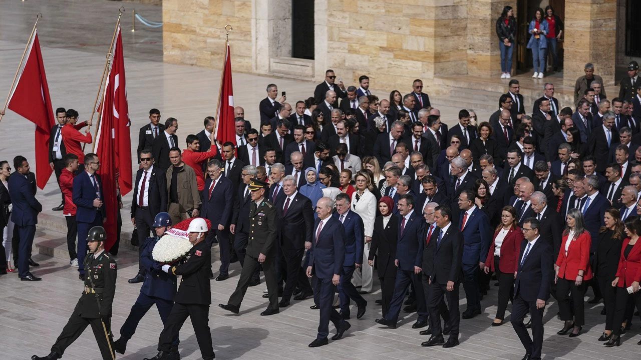 Anıtkabir'de 23 Nisan töreni... TBMM Başkanı Kurtulmuş: Milli egemenlik ve tam bağımsızlıktan asla vazgeçmeyiz