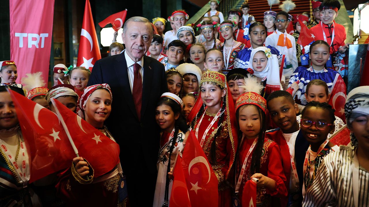 Cumhurbaşkanı Erdoğan&#039;dan 23 Nisan mesajı
