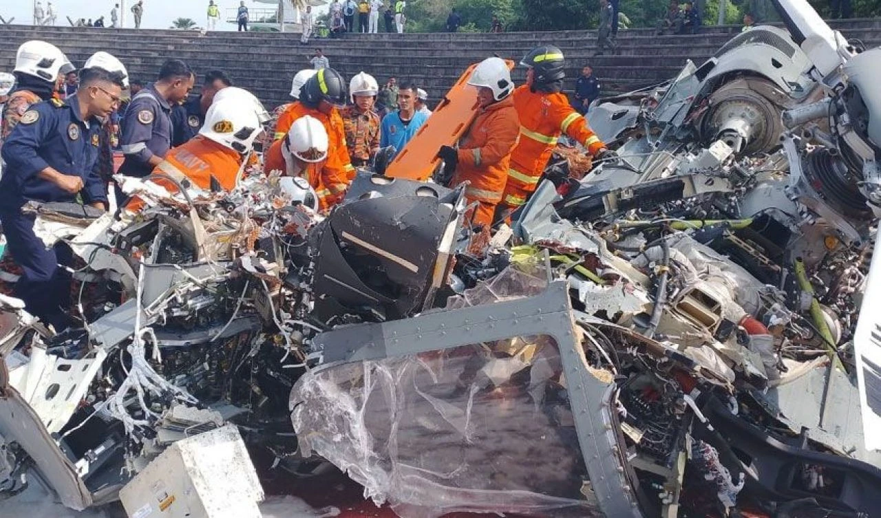 İki askeri helikopter havada çarpıştı: Çok sayıda kişi öldü
