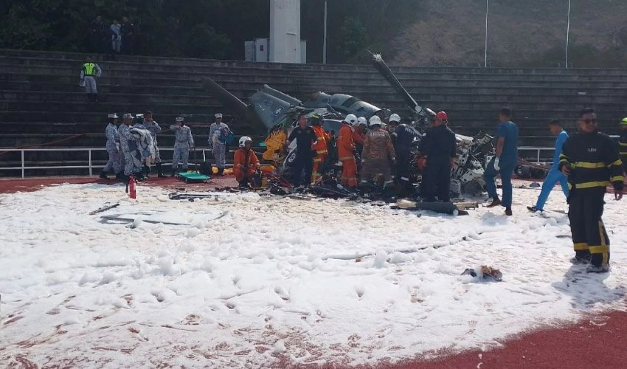 İki askeri helikopter havada çarpıştı: Çok sayıda kişi öldü