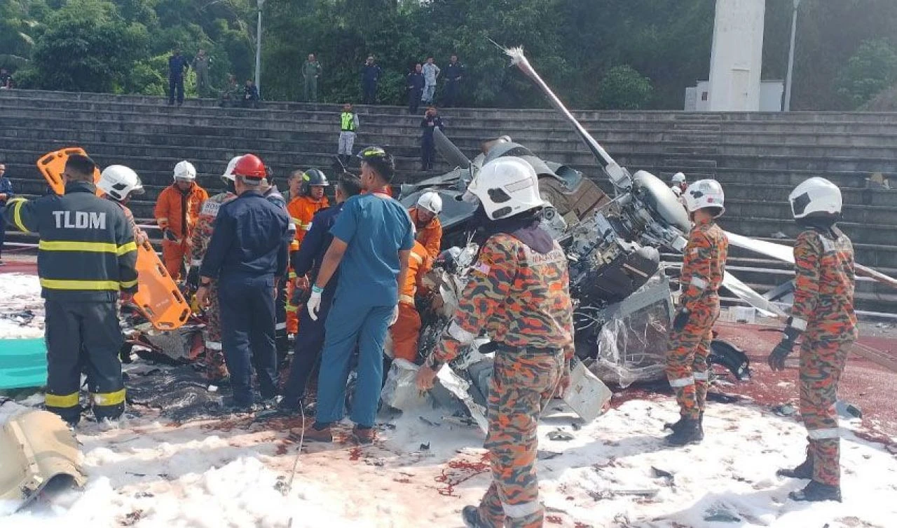 İki askeri helikopter havada çarpıştı: Çok sayıda kişi öldü