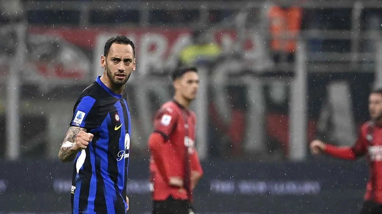 Şampiyon Inter'de, Hakan Çalhanoğlu rüzgarı: Performansıyla göz doldurdu - 1. Resim