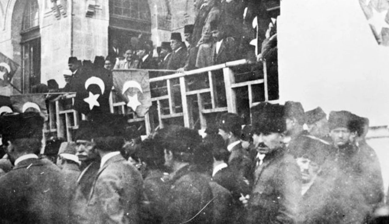 Milli iradenin simgesi TBMM 104 yaşında