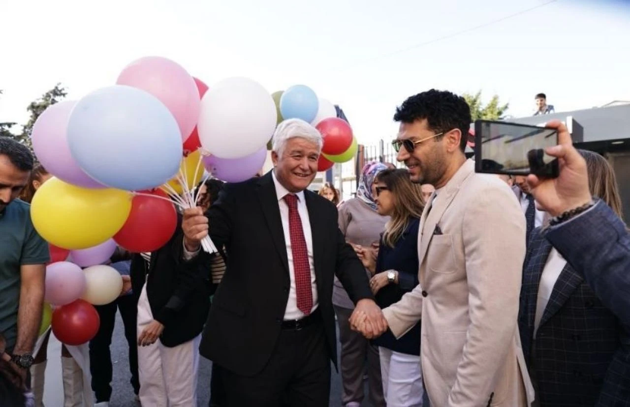 Ünlü isimlerden çocuklara anlamlı sürpriz! - 4. Resim