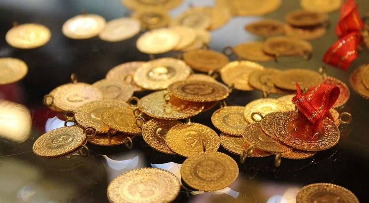 Altın bu defa ters köşe yaptı! Uzmanlar bile şaşkın; gram altın ve çeyrek altın alacaklar dikkat