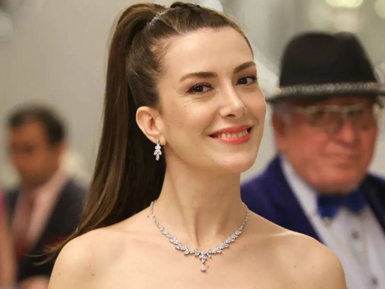 Bahar dizisinde Çağla karakterini Elit Andaç Çam oynuyor