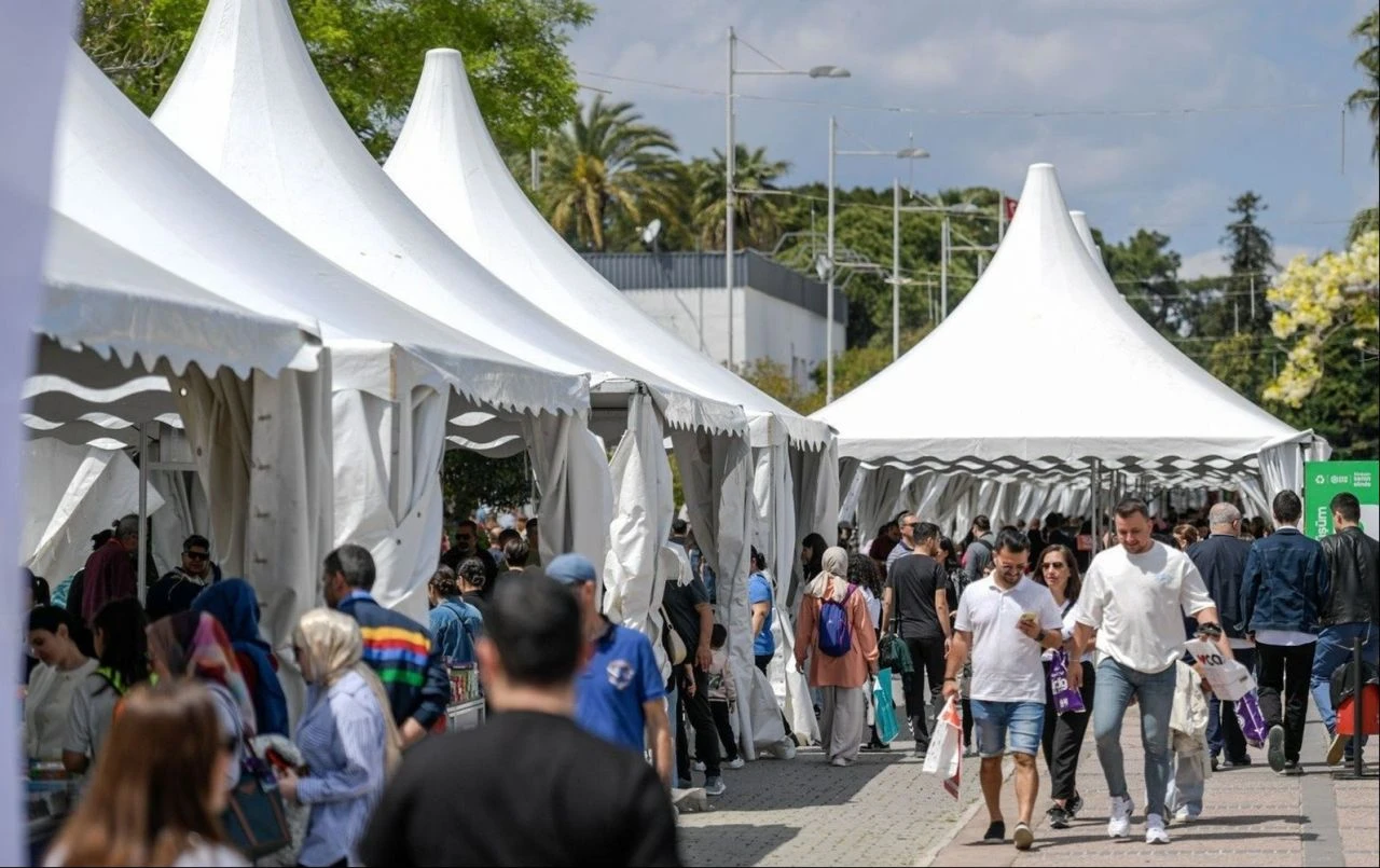 İzmir Kitap Fuarı Kültürpark'ta 28 Nisan'a kadar devam edecek