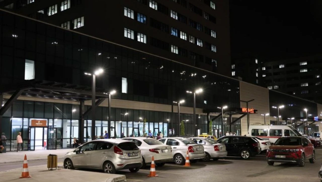 İzmir'de rehine krizi! Hastanenin 9. katına tüfekle çıktı  - 2. Resim