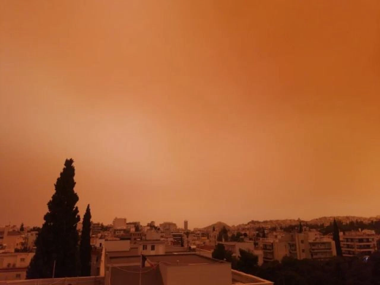 Komşu turuncuya boyandı! Pencereleri kapatın, maske takın uyarısı