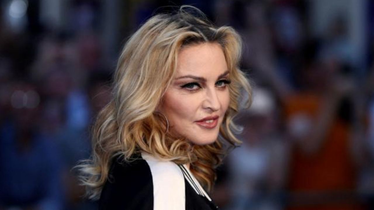 Madonna yine sahneye geç çıkınca mahkeme yolları göründü