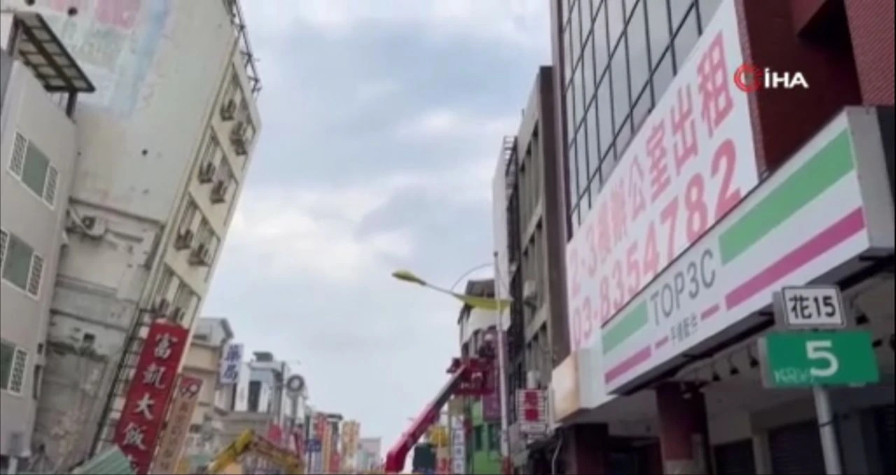 Tayvan'daki şiddetli depremde bina böyle yan yattı