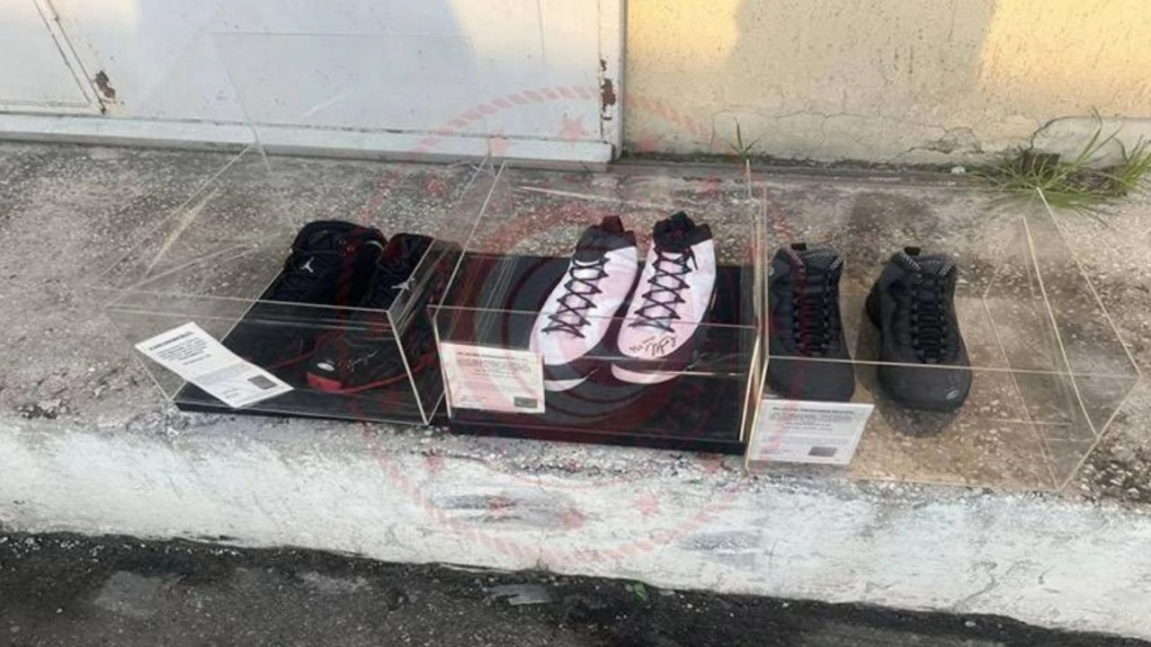 5 milyon liradan satışa çıkarılan Michael Jordan imzalı spor ayakkabılar alıcı bulamadı! - 1. Resim