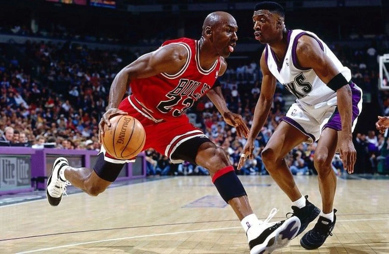 5 milyon liradan satışa çıkarılan Michael Jordan imzalı spor ayakkabılar alıcı bulamadı! - 2. Resim