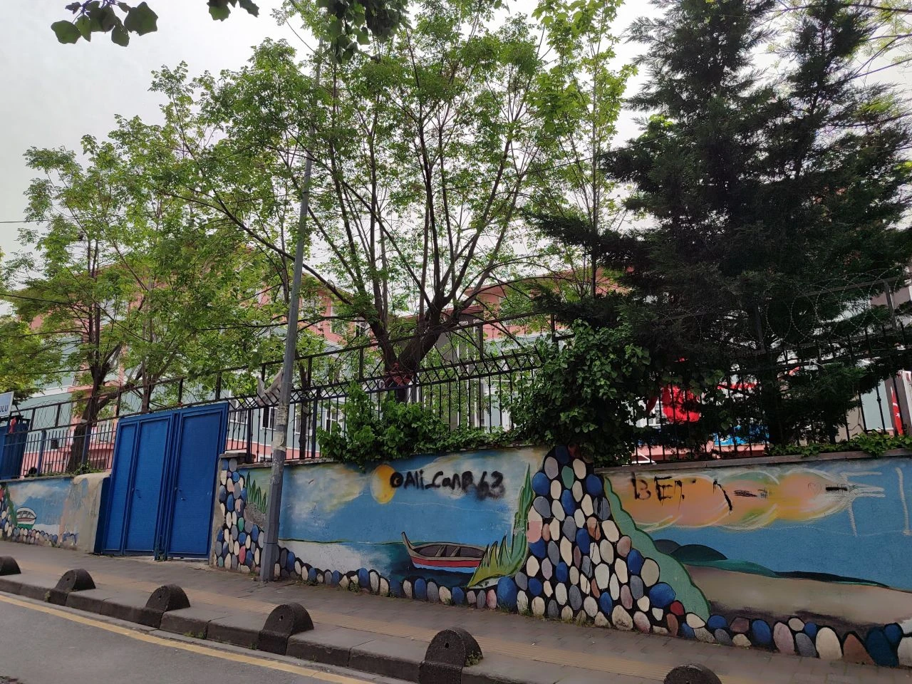 Çocuğunun notunu 'sıfır' girdi diye öğretmeni dövdü! - 2. Resim